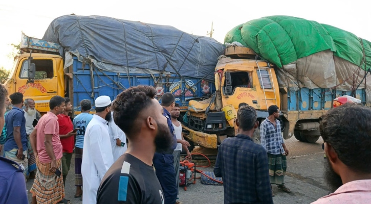 ত্রিশালে ২ ট্রাকের সংঘর্ষে ১ ট্রাকের চালক ও সহকারী নিহত